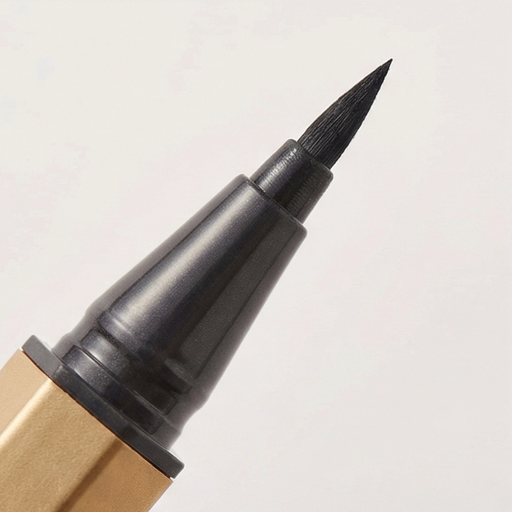 Linéa – Precyzyjny Płynny Eyeliner w Pisaku för kvinnor