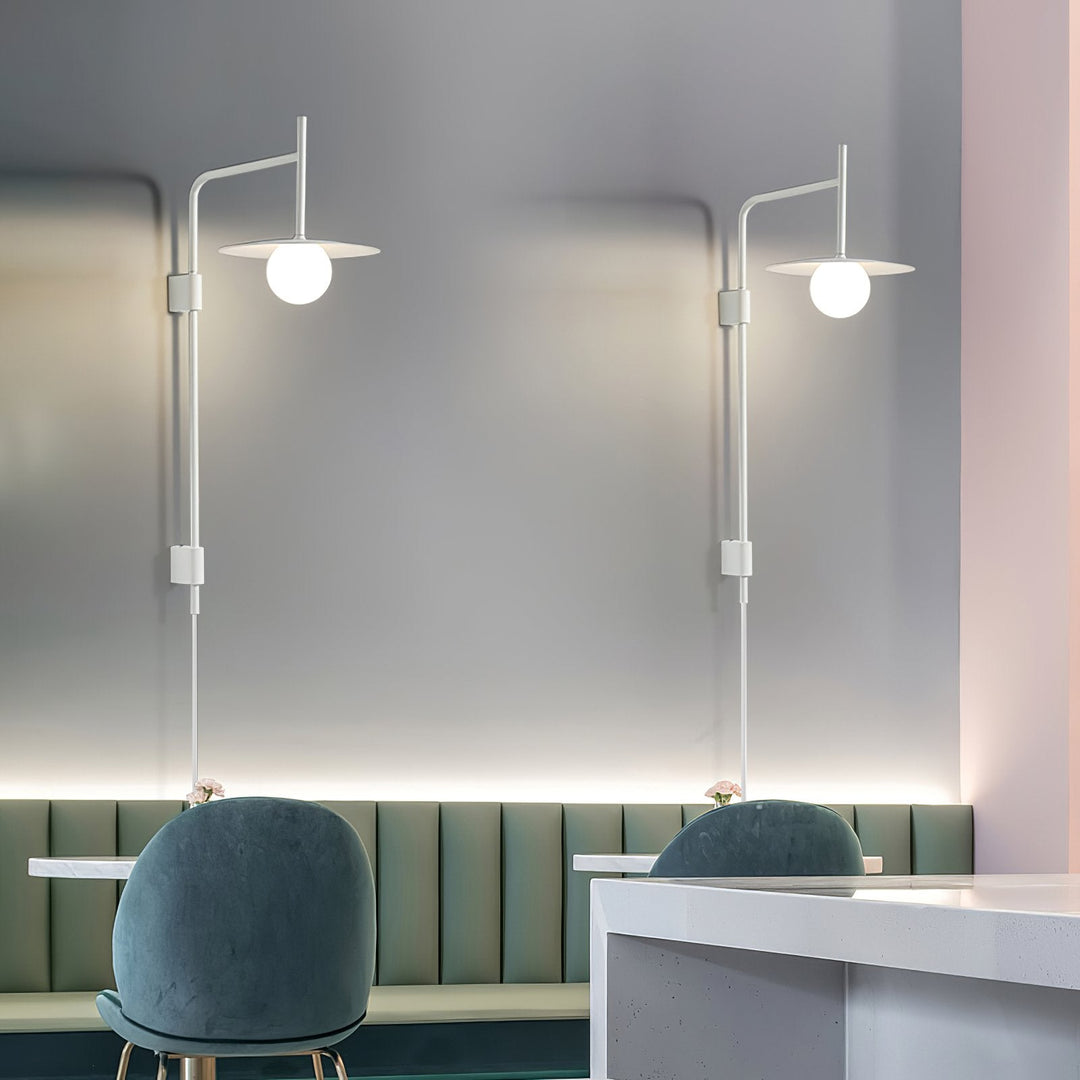 Gea Swing Arm Plug-in Vägglampa