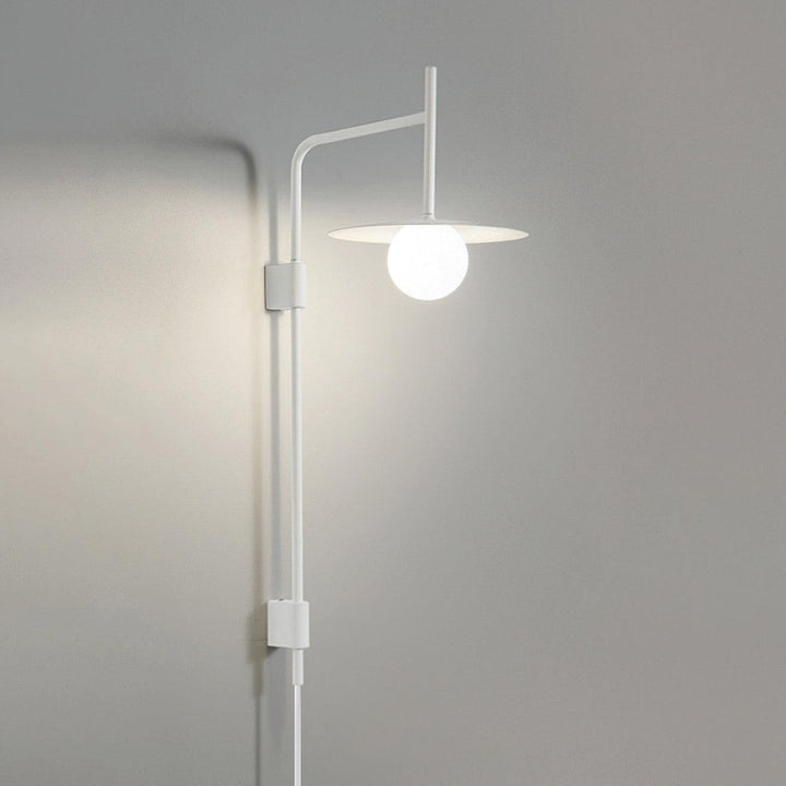 Gea Swing Arm Plug-in Vägglampa