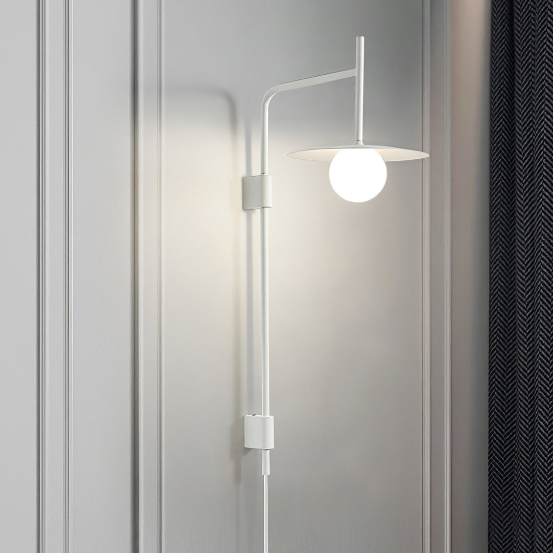 Gea Swing Arm Plug-in Vägglampa