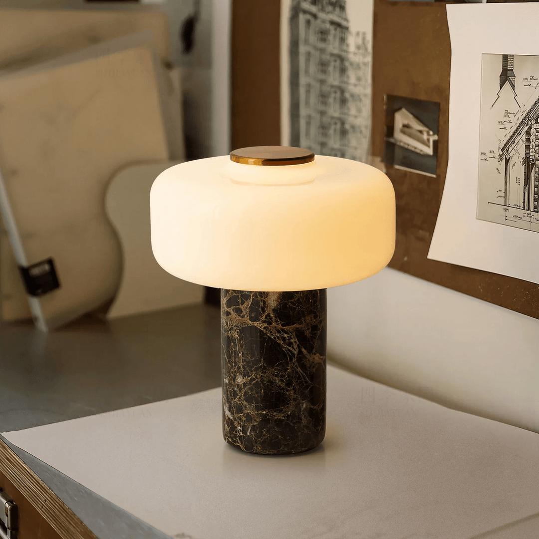 Maris Uppladdningsbar Marmor Bordslampa
