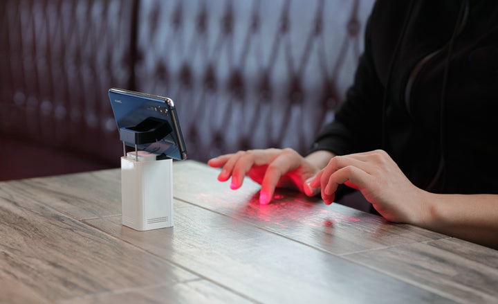 Lasertangentbord projicerat på ett bord