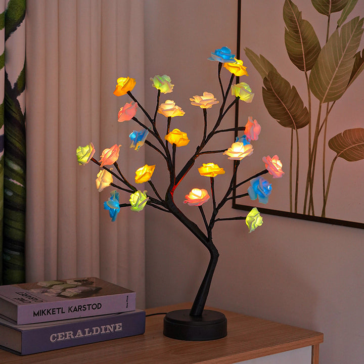 Rosenträdslampa med rosa rosor som lyser