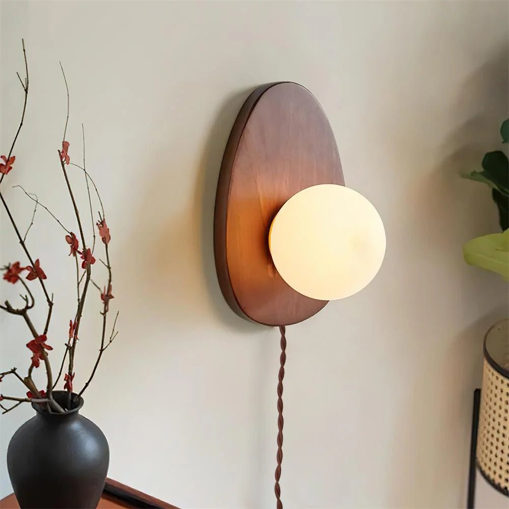 Orba Valnöt Plug-in Vägglampa