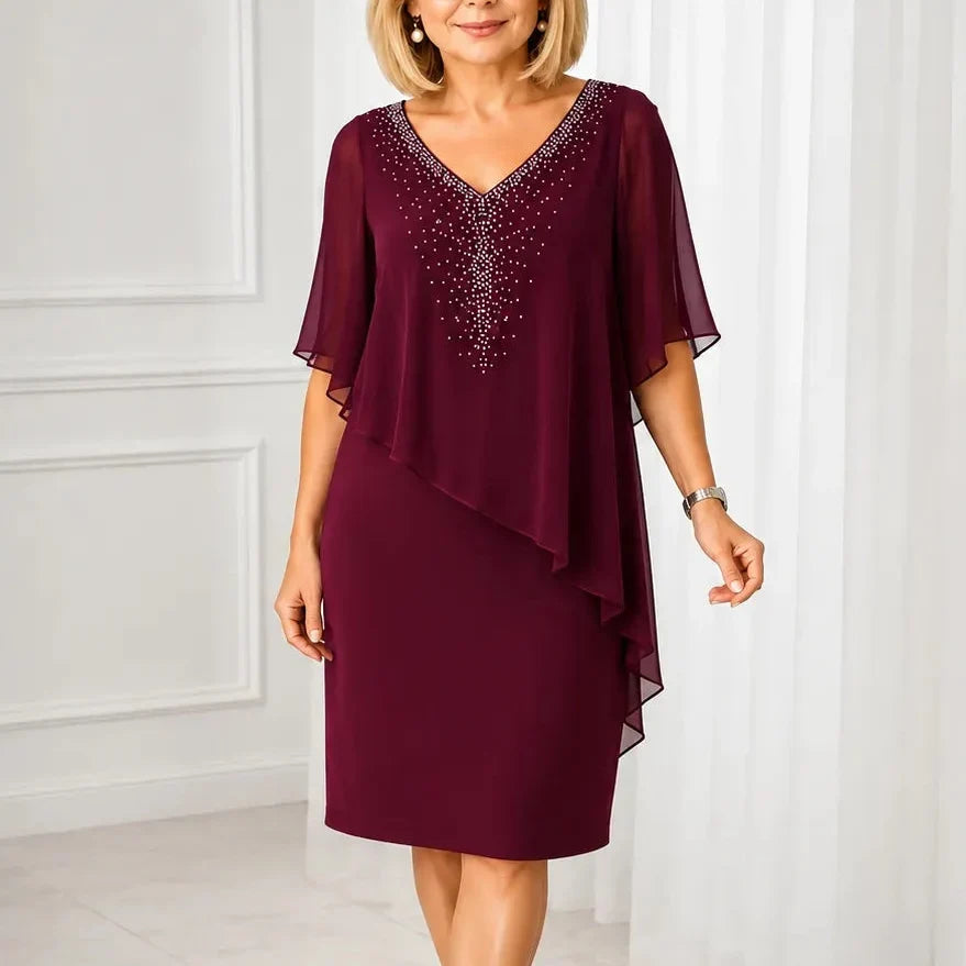 Wearbella – Klänning z peleryną, som omija kłopoty z szalem