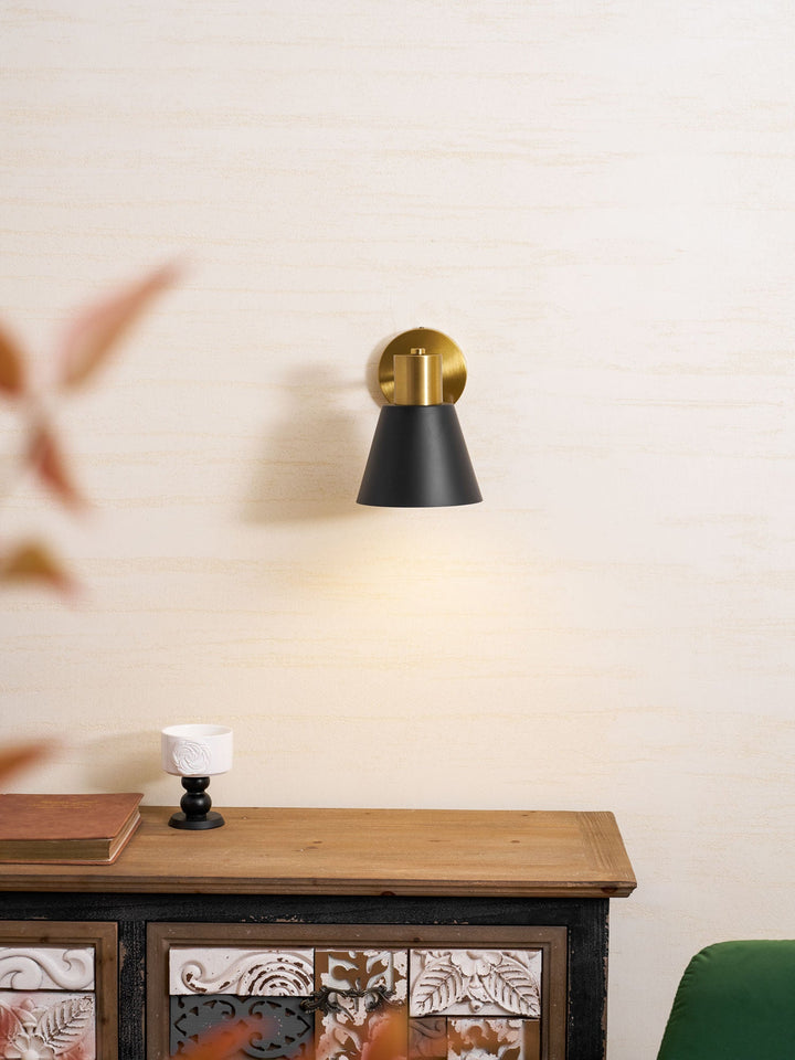 Justerbar Vägglampa med Arm