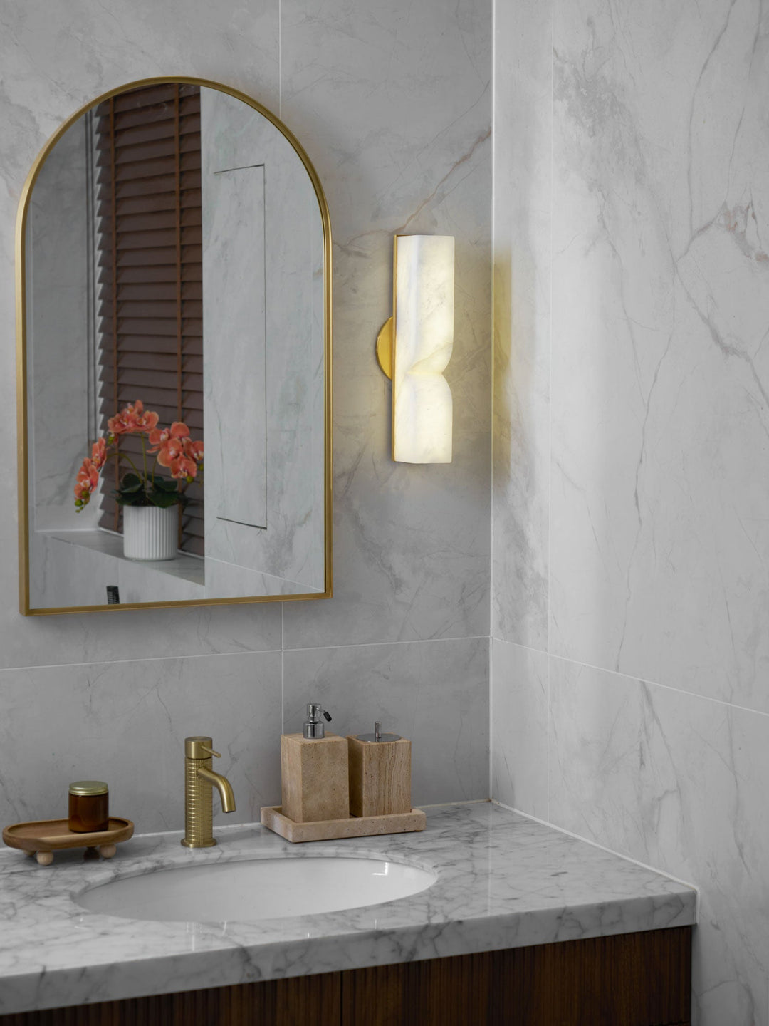 Alabaster Essence Vägglampa