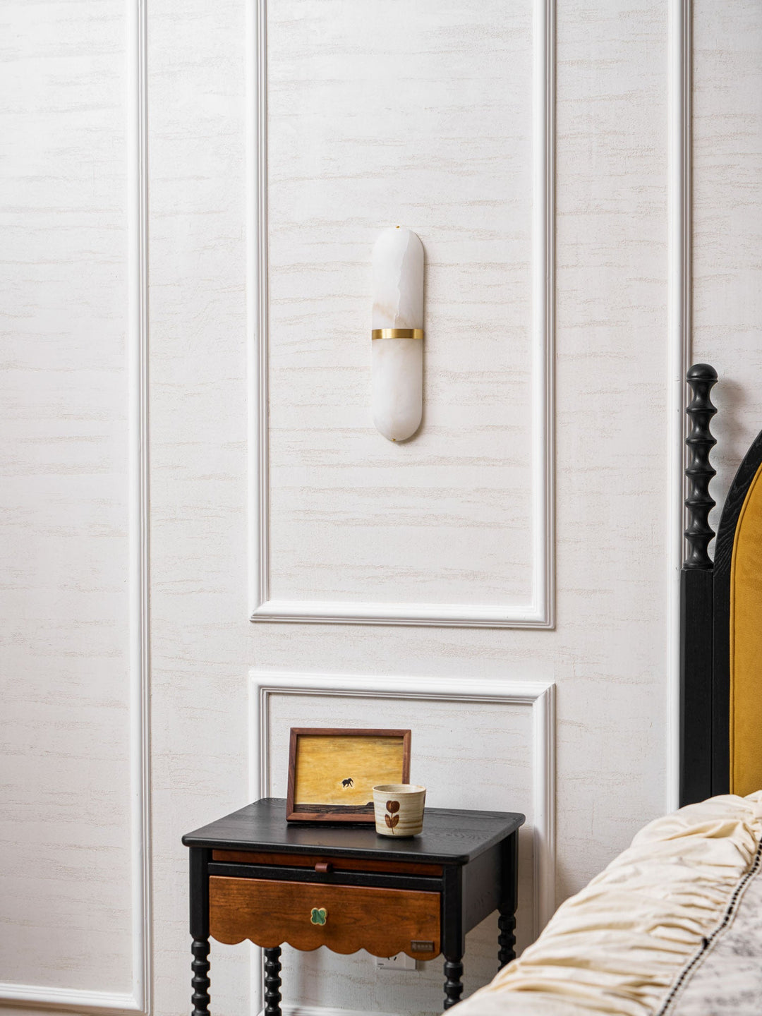 Alabaster Pill Vägglampa