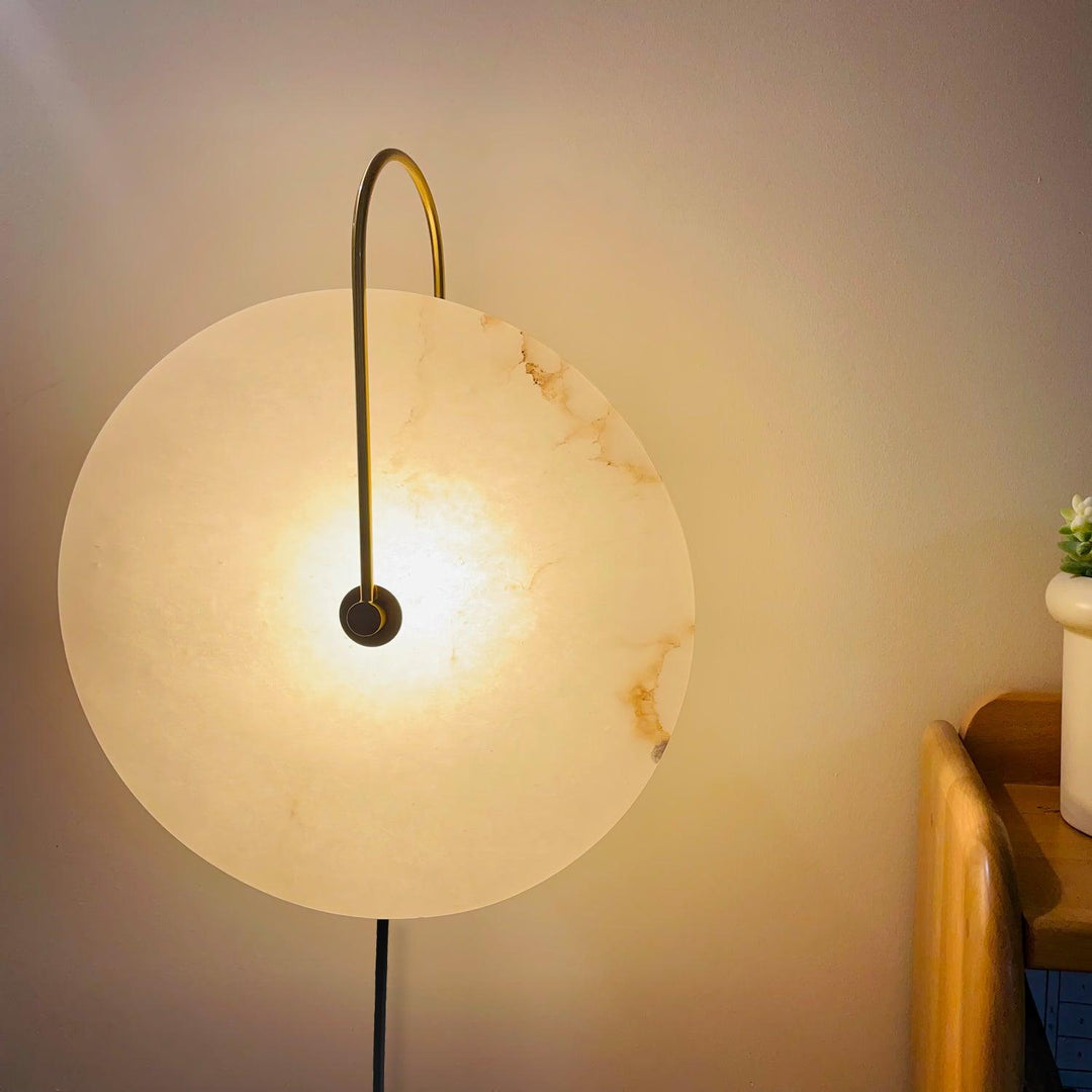 Alabaster LED Vägglampa med Stickkontakt