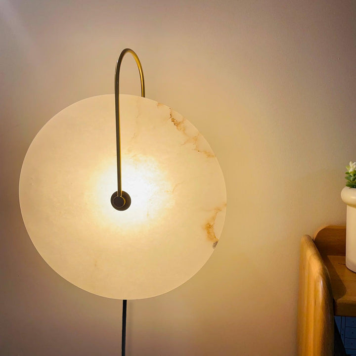 Alabaster LED Vägglampa med Stickkontakt