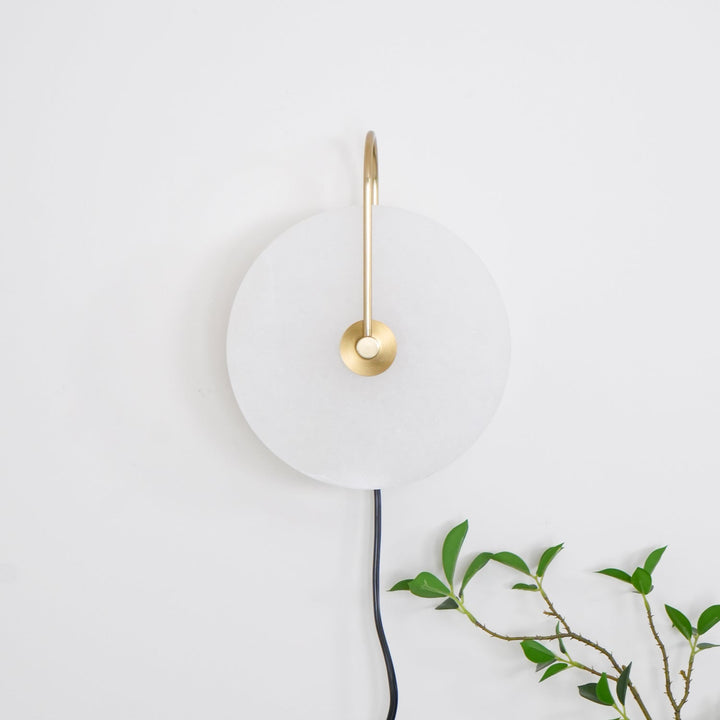 Alabaster LED Vägglampa med Stickkontakt