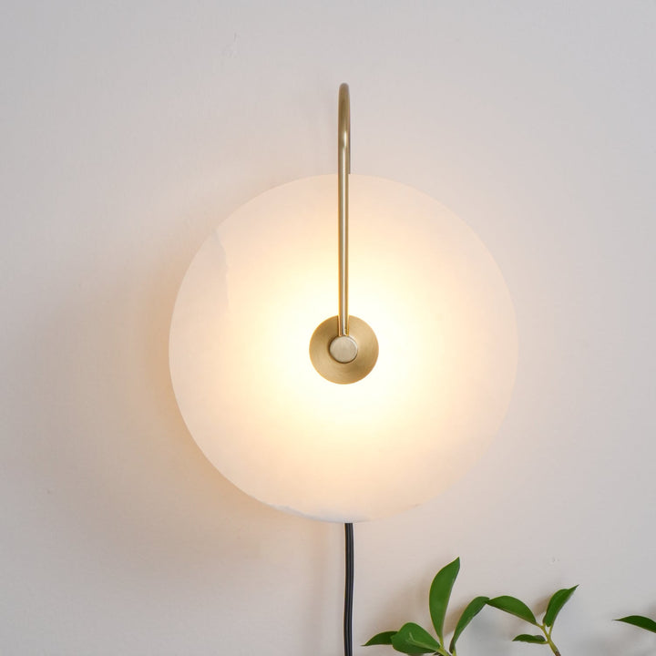 Alabaster LED Vägglampa med Stickkontakt