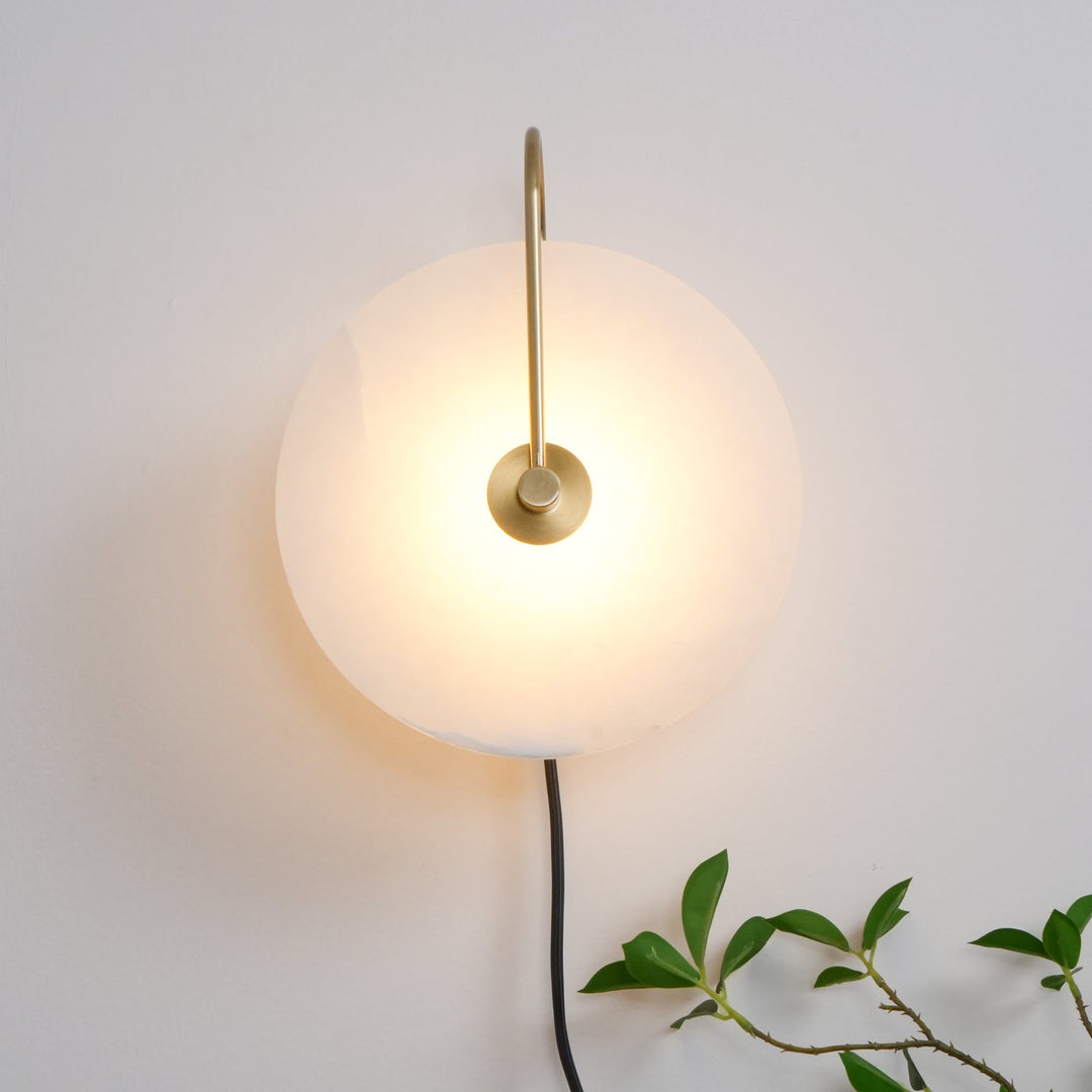 Alabaster LED Vägglampa med Stickkontakt