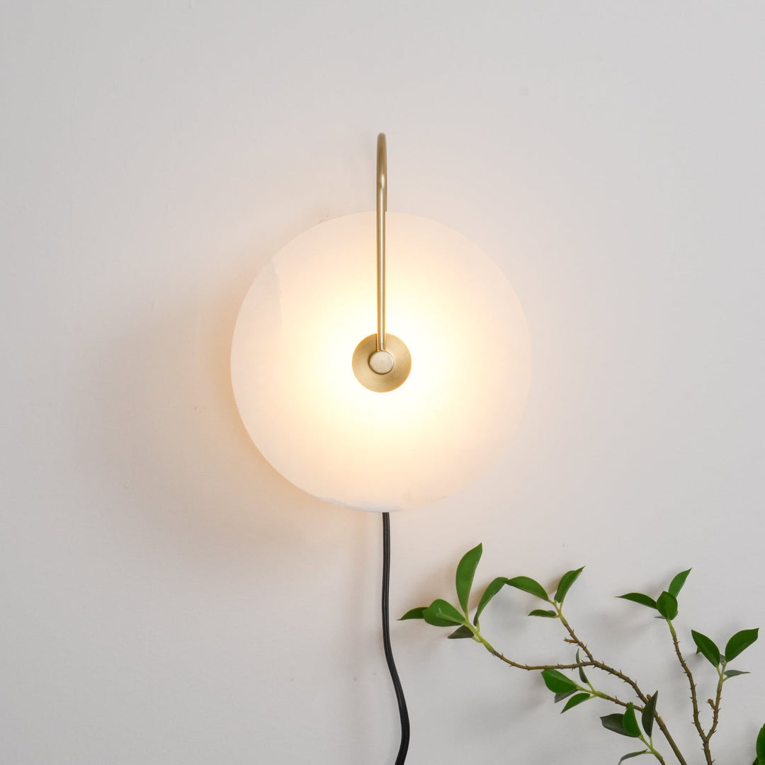 Alabaster LED Vägglampa med Stickkontakt