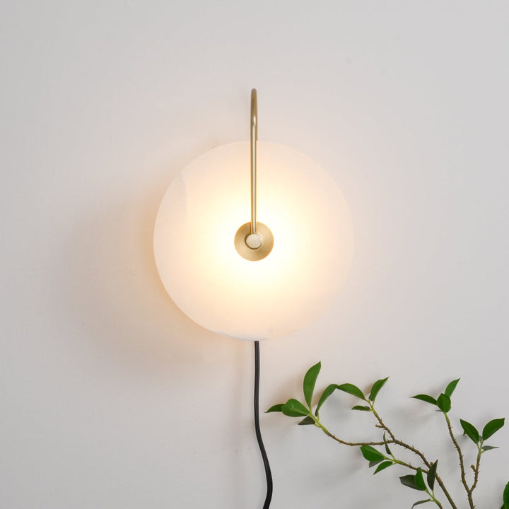 Alabaster LED Vägglampa med Stickkontakt