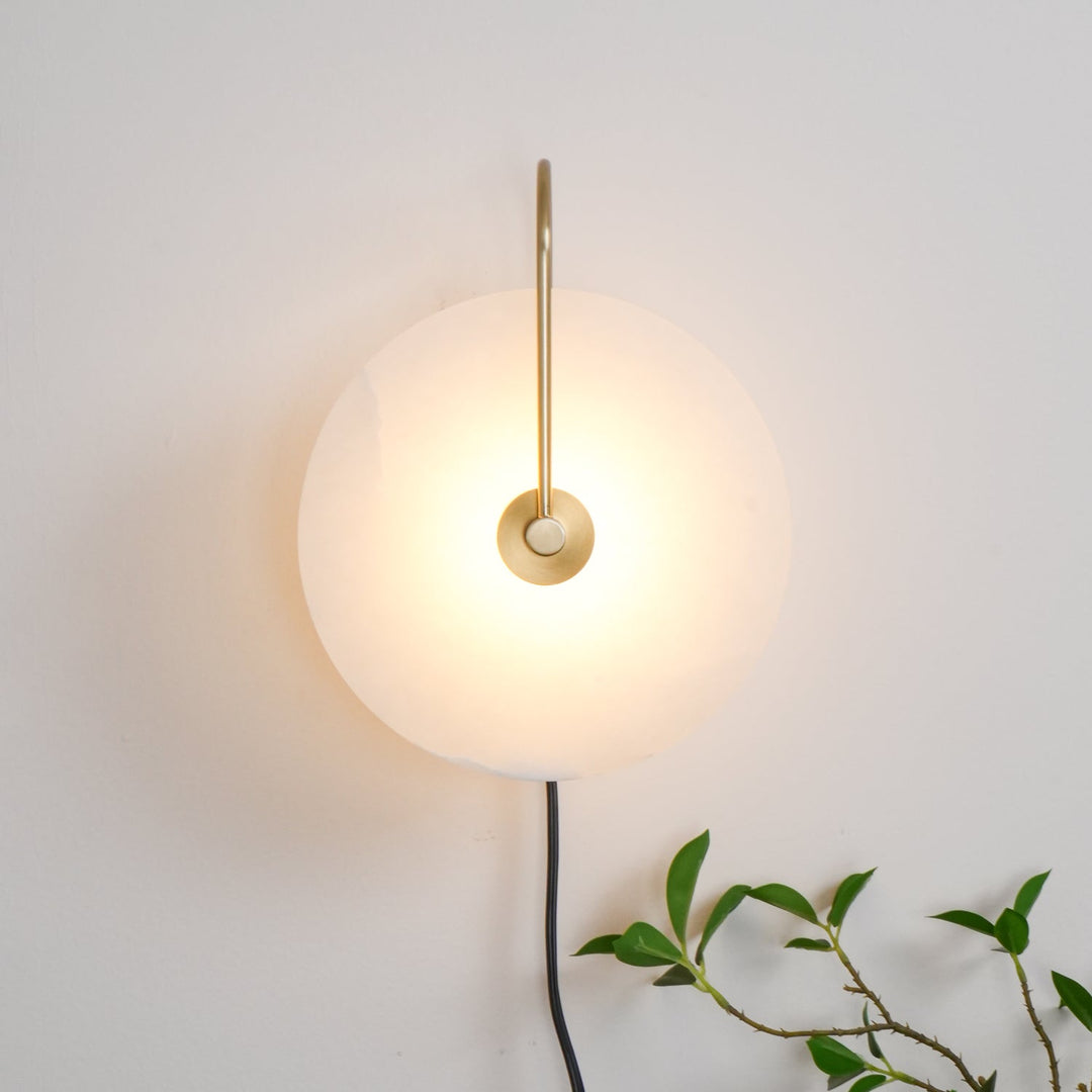 Alabaster LED Vägglampa med Stickkontakt