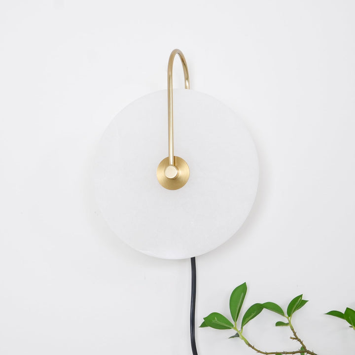 Alabaster LED Vägglampa med Stickkontakt