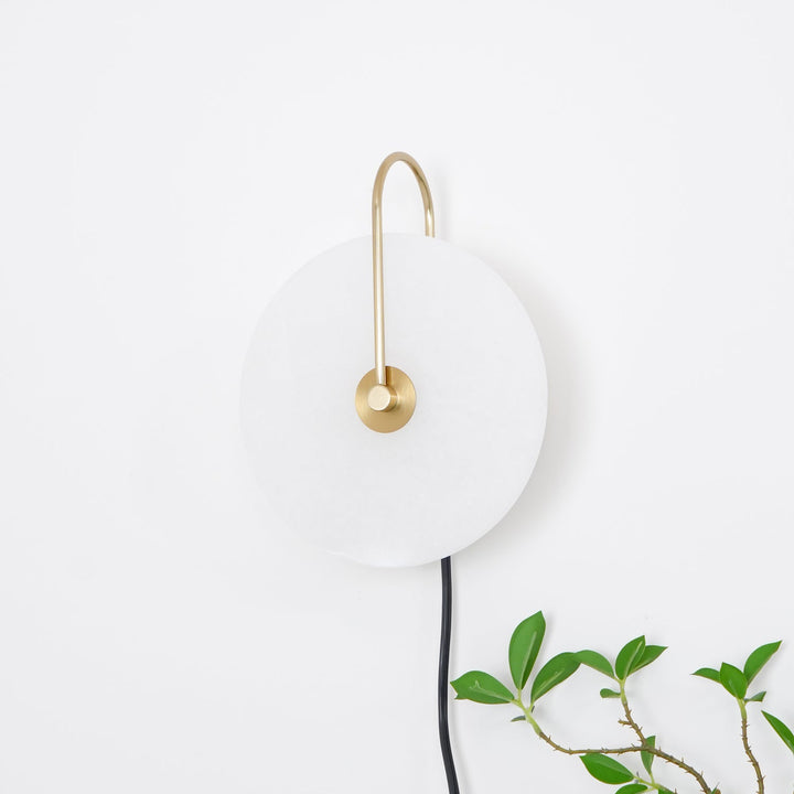 Alabaster LED Vägglampa med Stickkontakt
