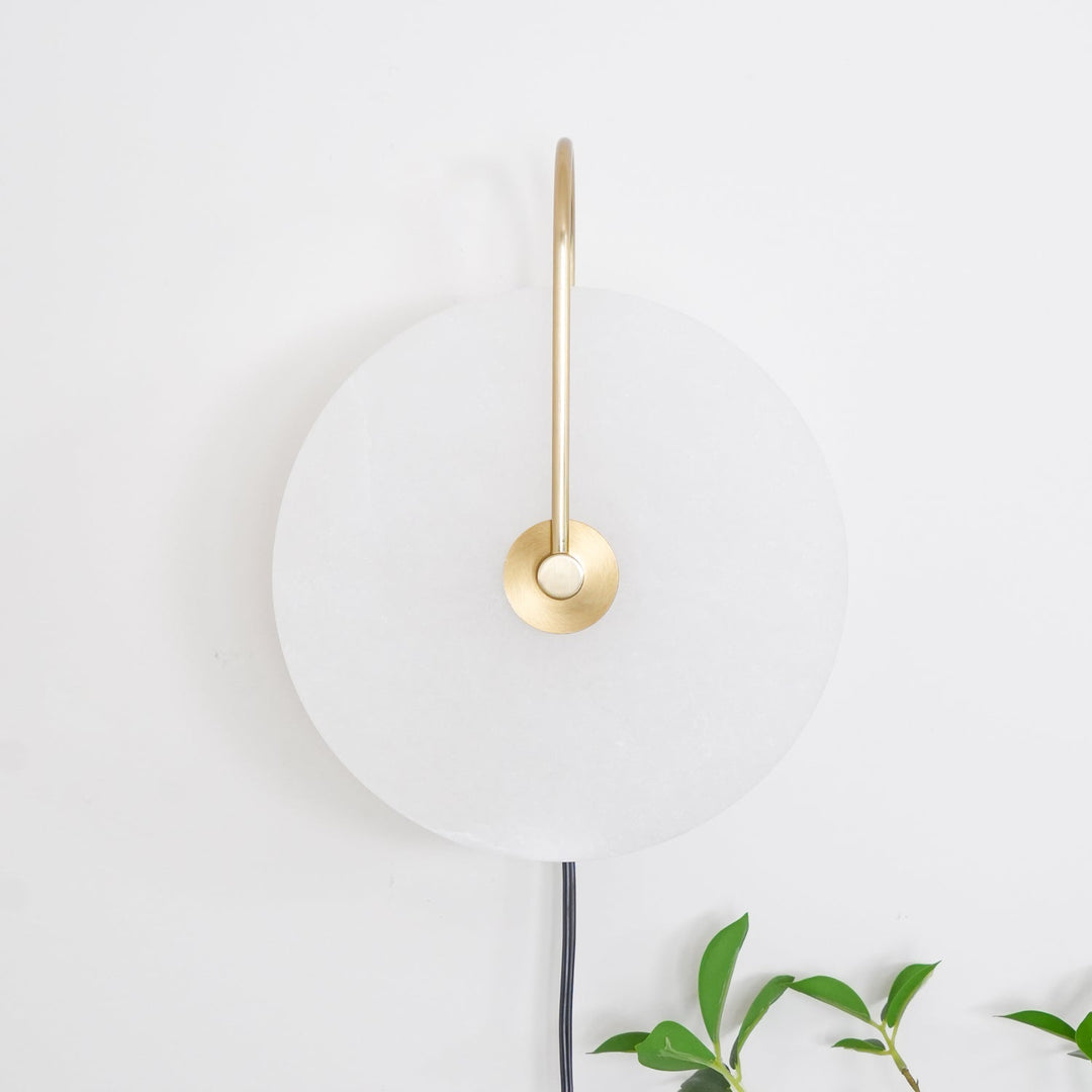 Alabaster LED Vägglampa med Stickkontakt