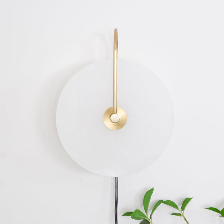 Alabaster LED Vägglampa med Stickkontakt