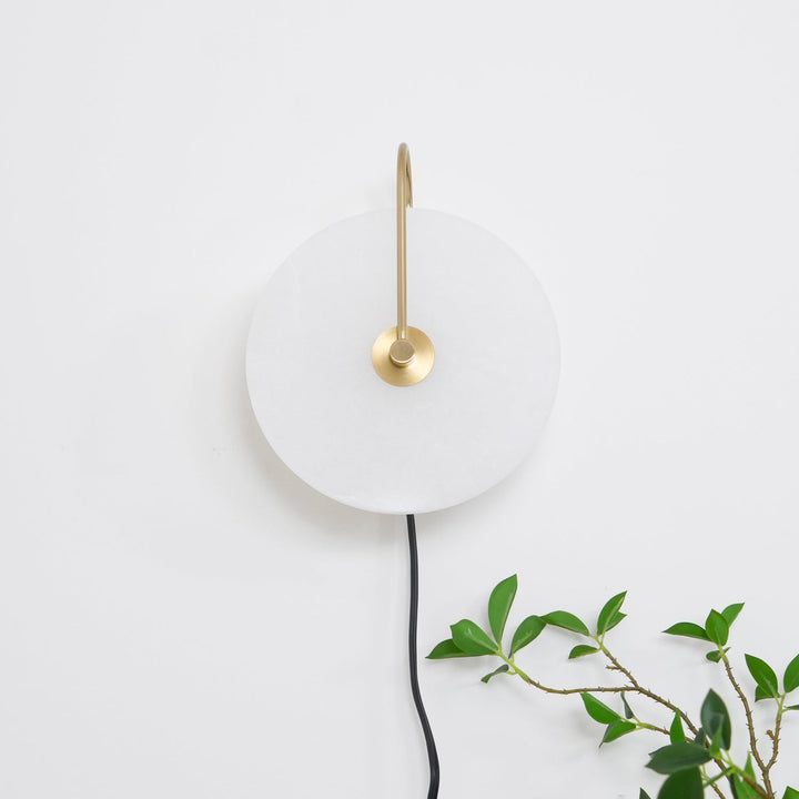 Alabaster LED Vägglampa med Stickkontakt