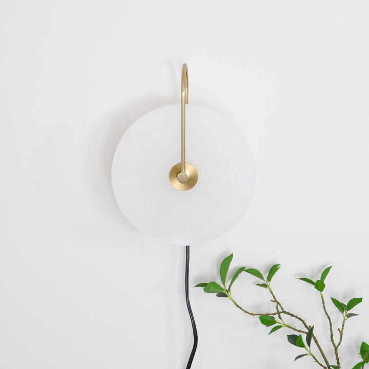 Alabaster LED Vägglampa med Stickkontakt