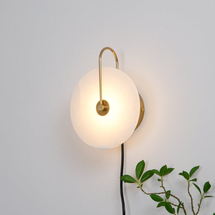 Alabaster LED Vägglampa med Stickkontakt