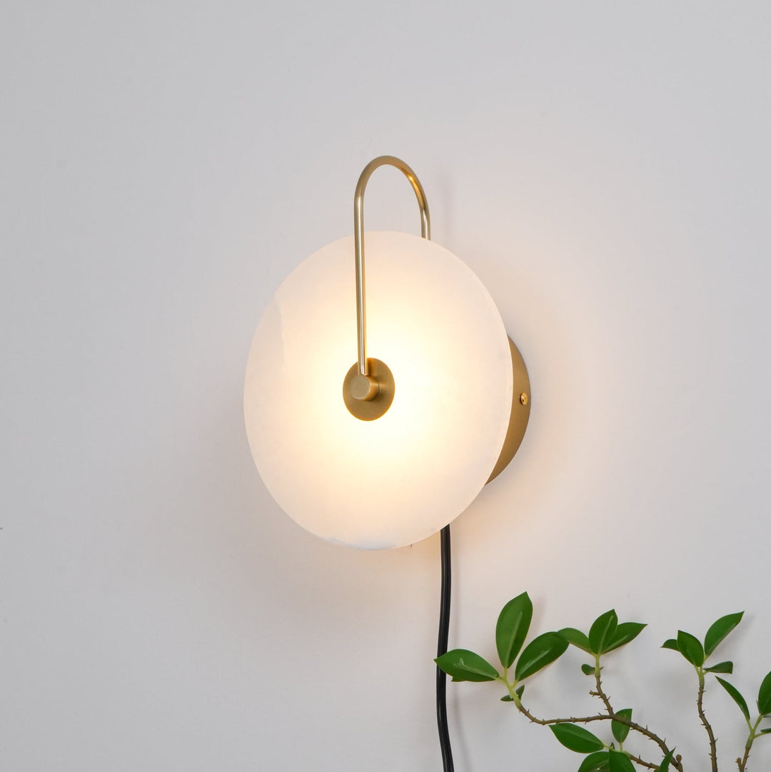 Alabaster LED Vägglampa med Stickkontakt