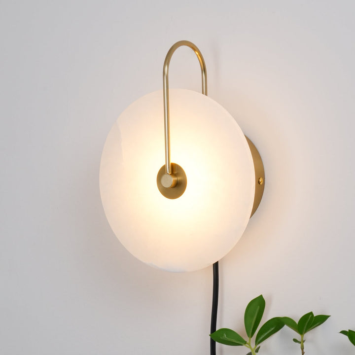 Alabaster LED Vägglampa med Stickkontakt