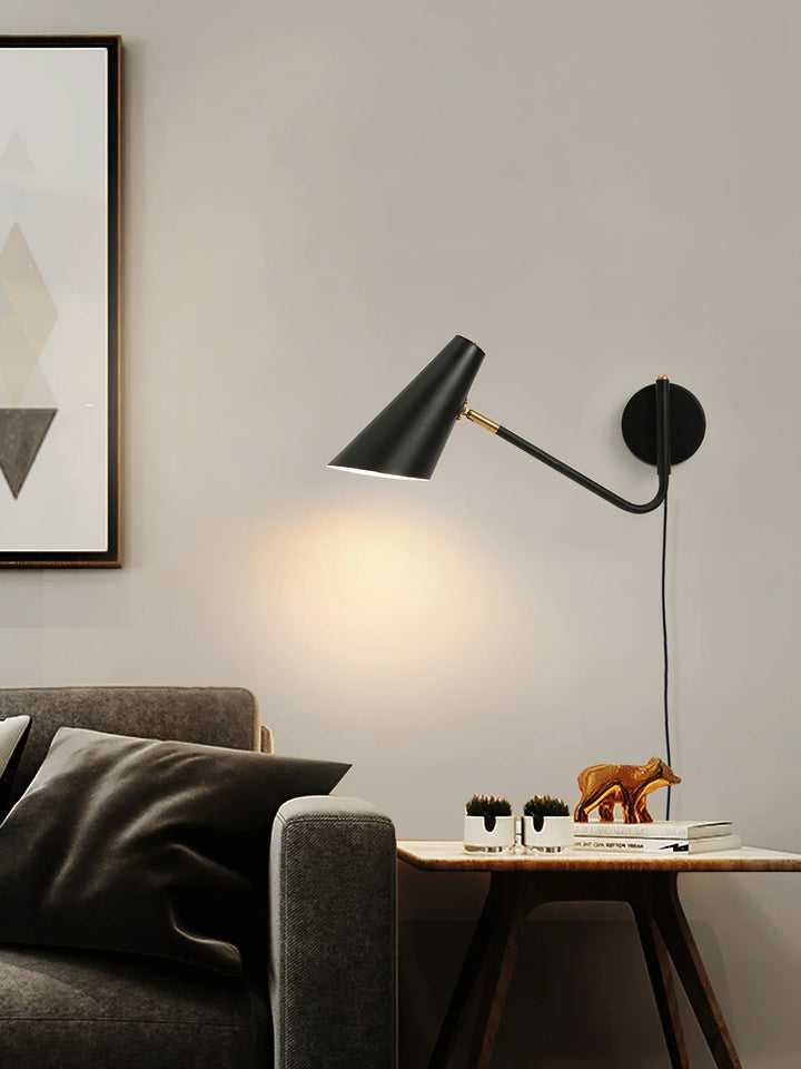 Apex Vägglampa med Kontakt