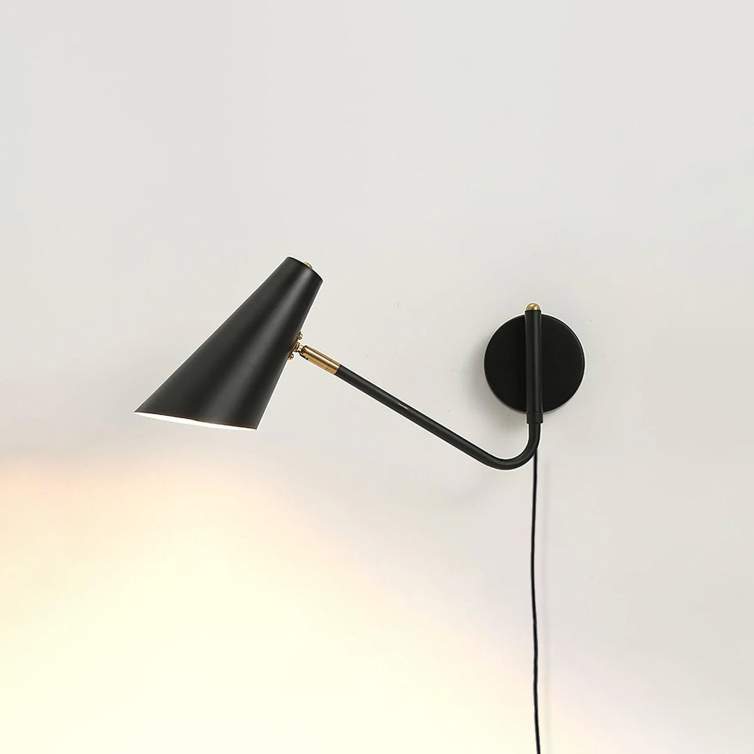 Apex Vägglampa med Kontakt