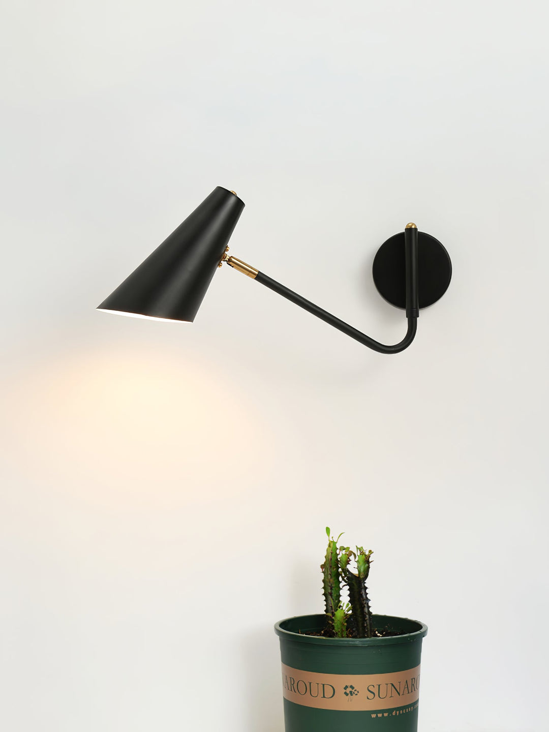 Apex Vägglampa
