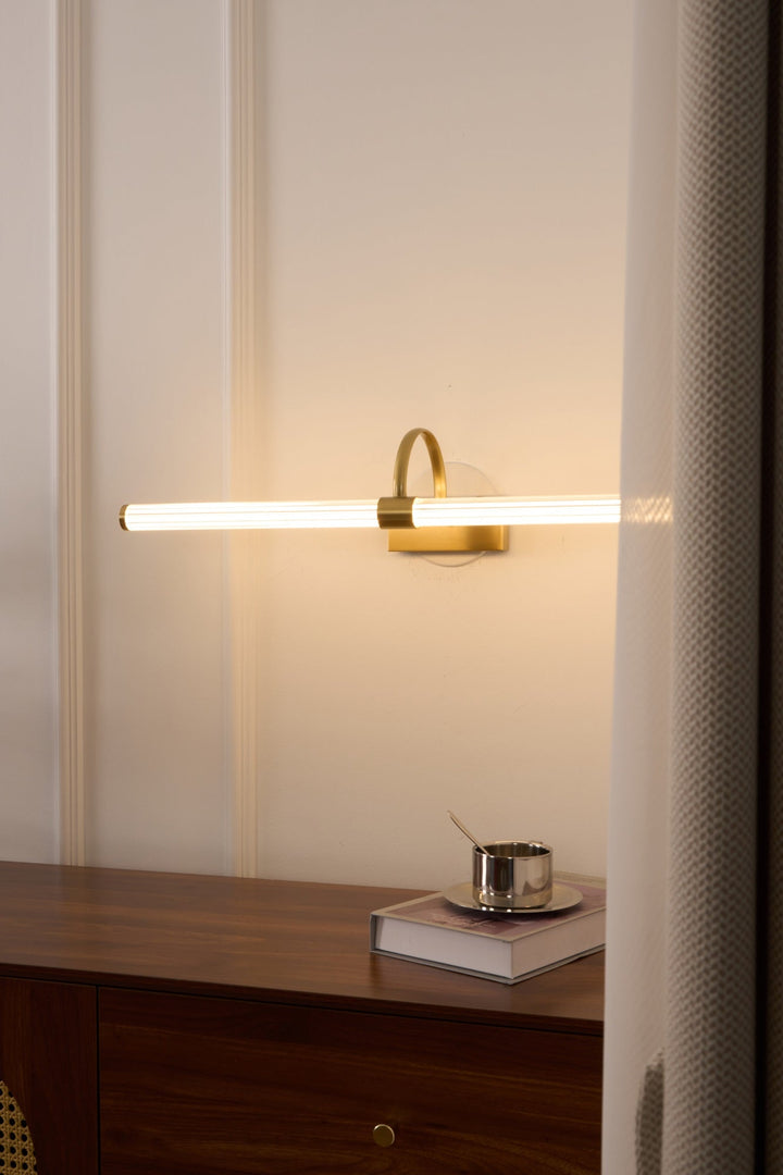 Avery Vägglampa