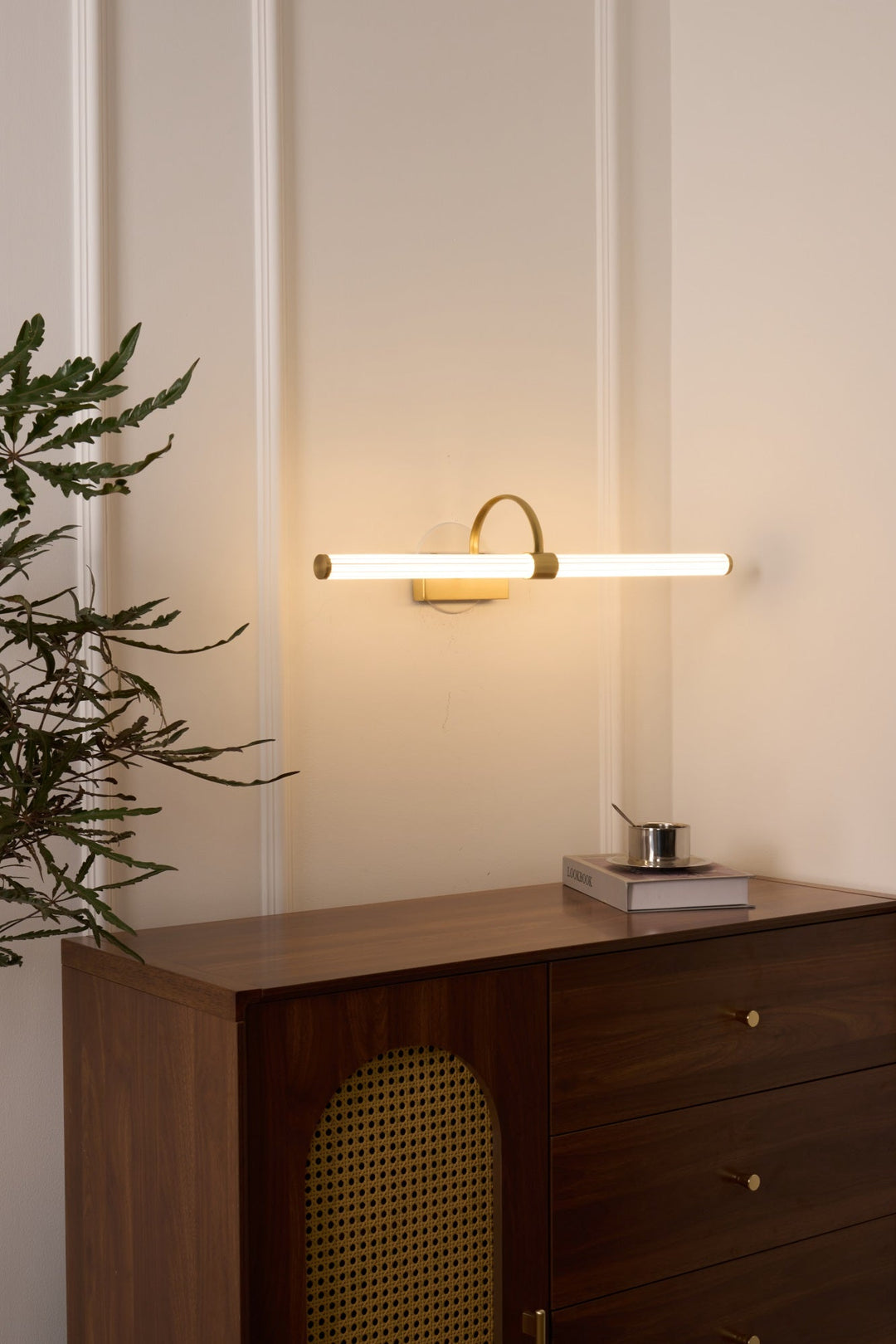 Avery Vägglampa
