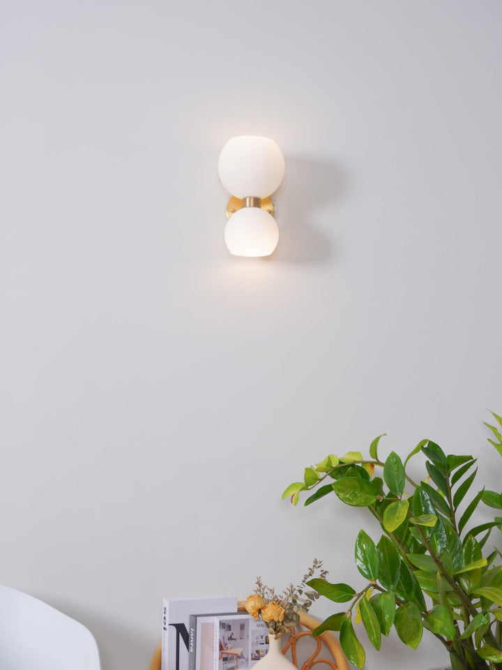 Betty Vägglampa