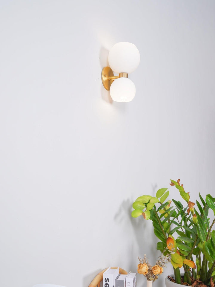 Betty Vägglampa
