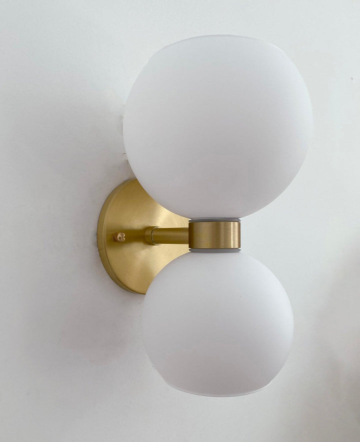 Betty Vägglampa