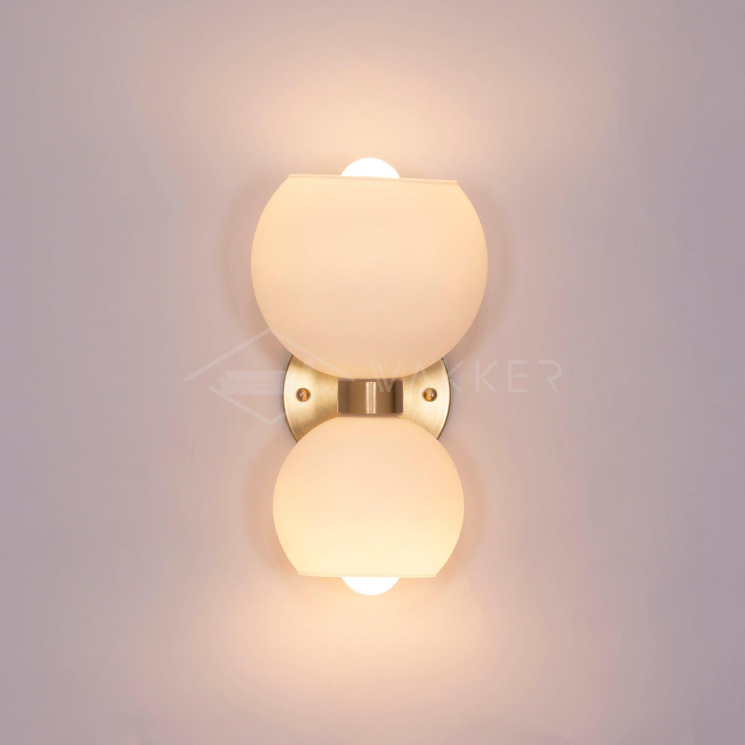Betty Vägglampa