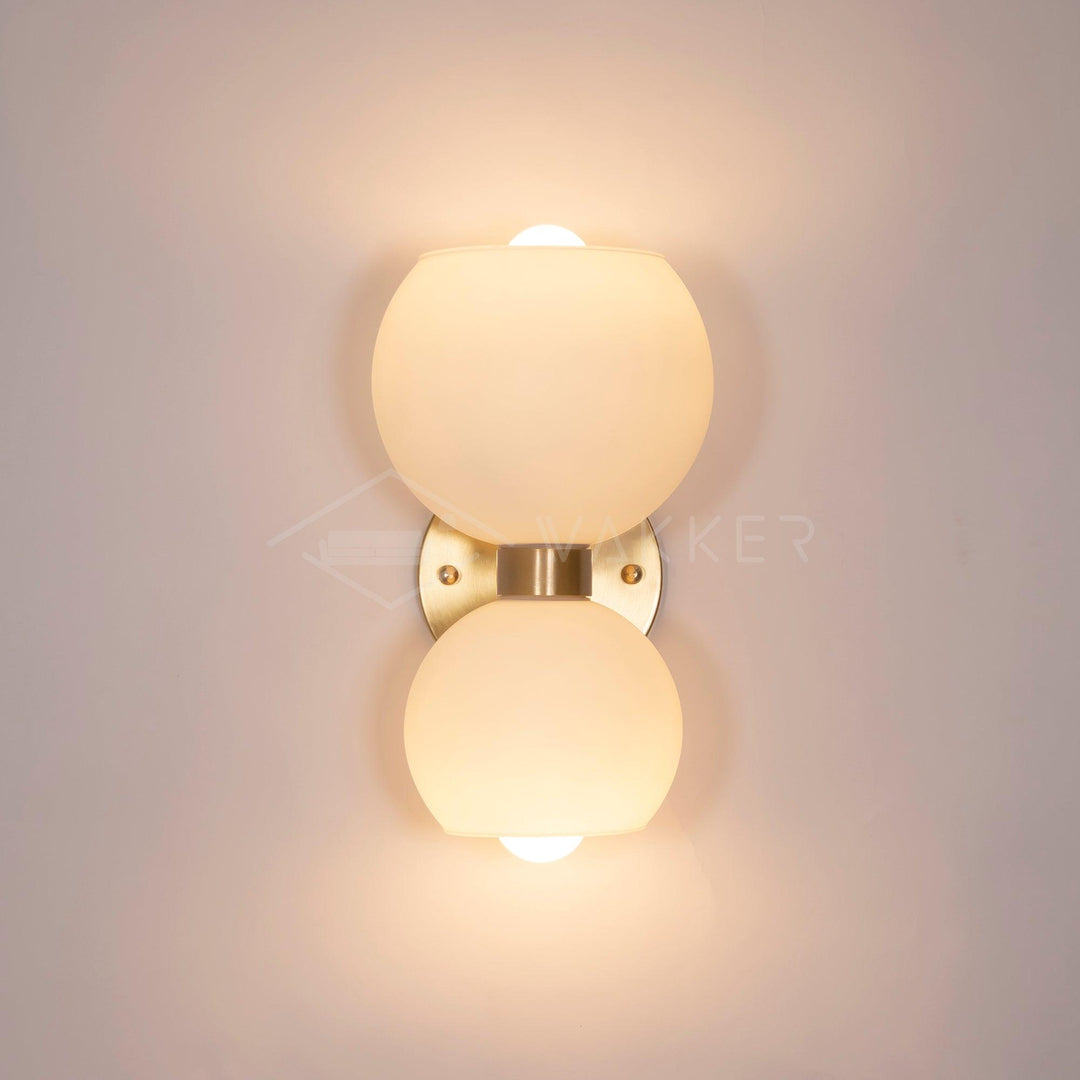 Betty Vägglampa