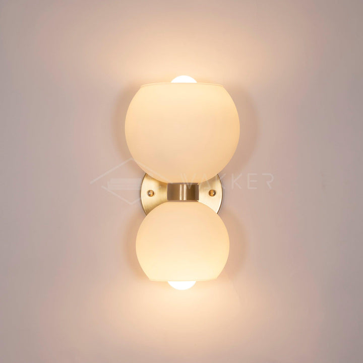Betty Vägglampa
