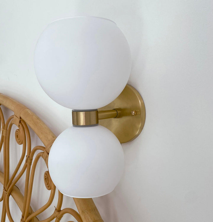 Rund pärlvägglampa