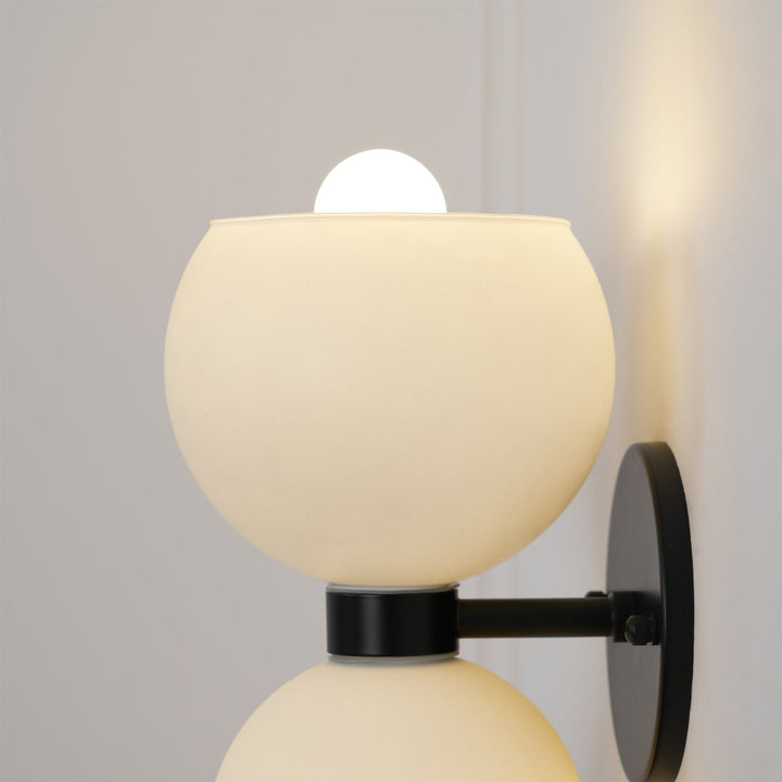 Betty Vägglampa
