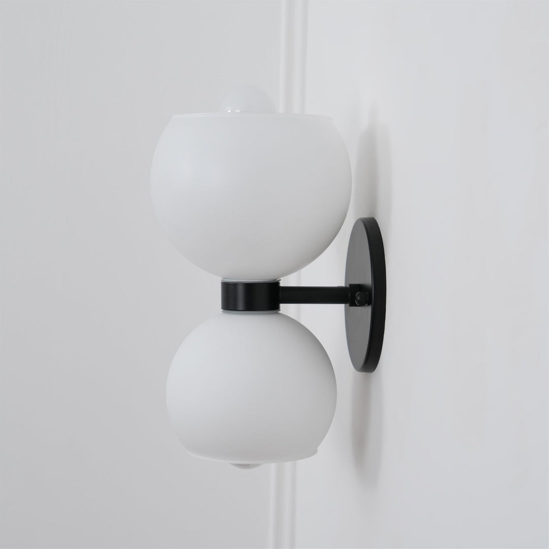 Betty Vägglampa