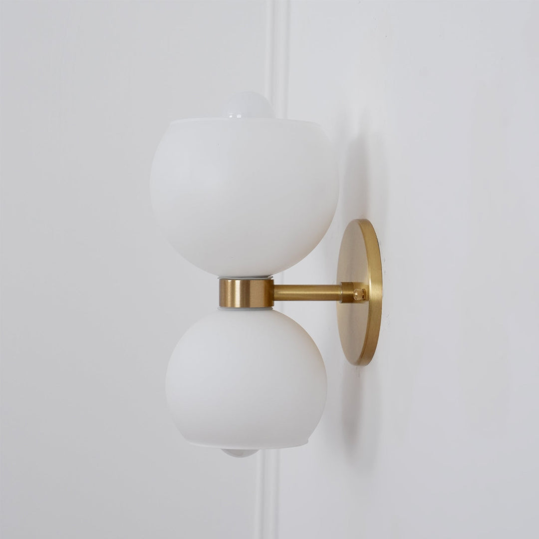 Betty Vägglampa