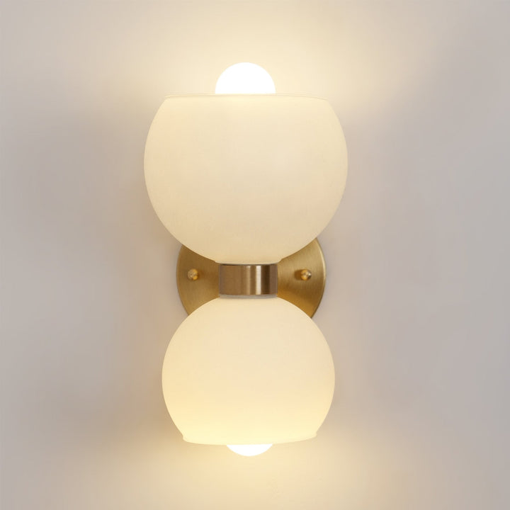 Betty Vägglampa