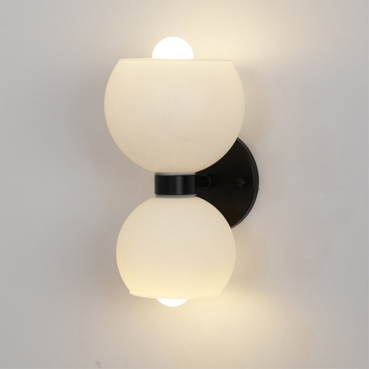 Betty Vägglampa