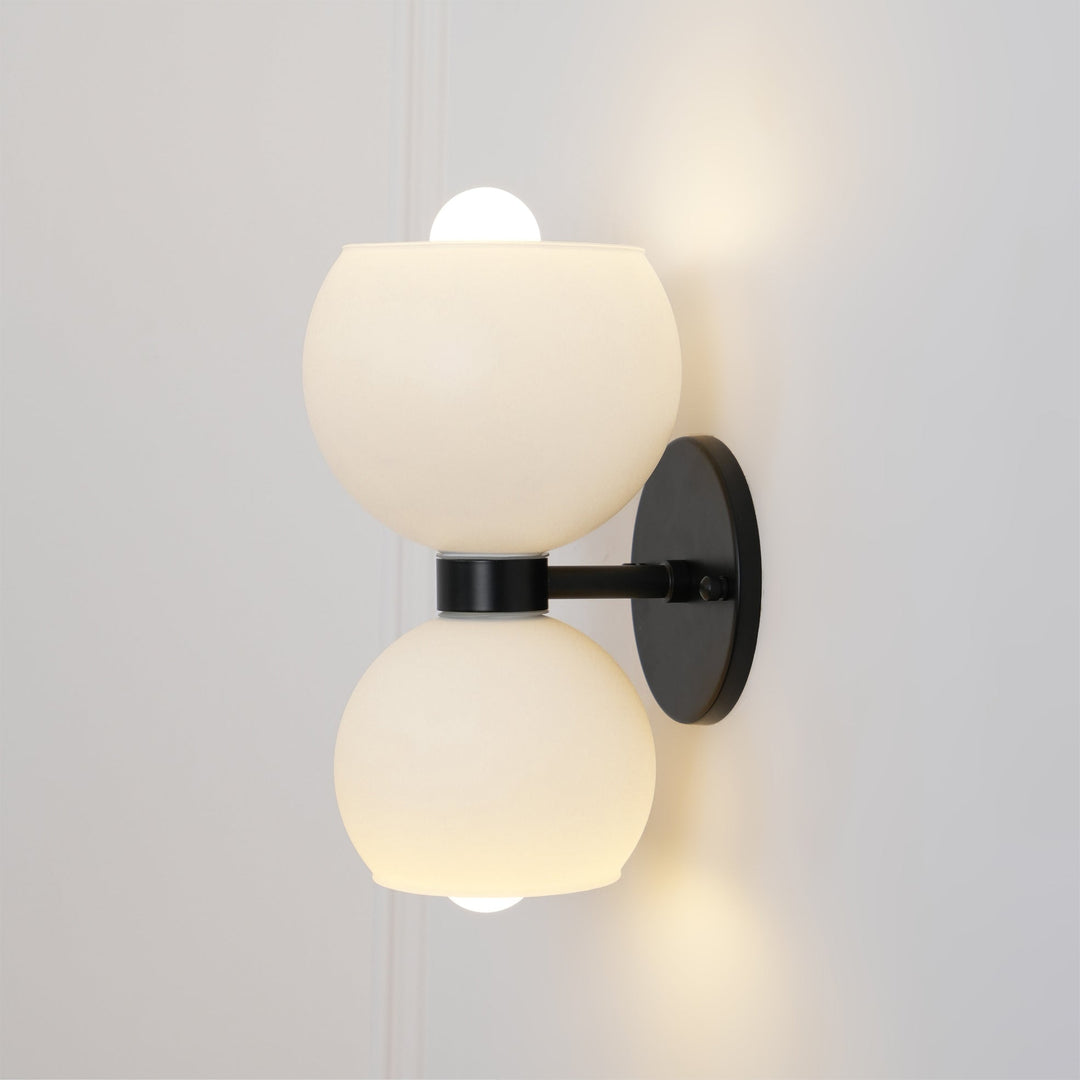 Betty Vägglampa