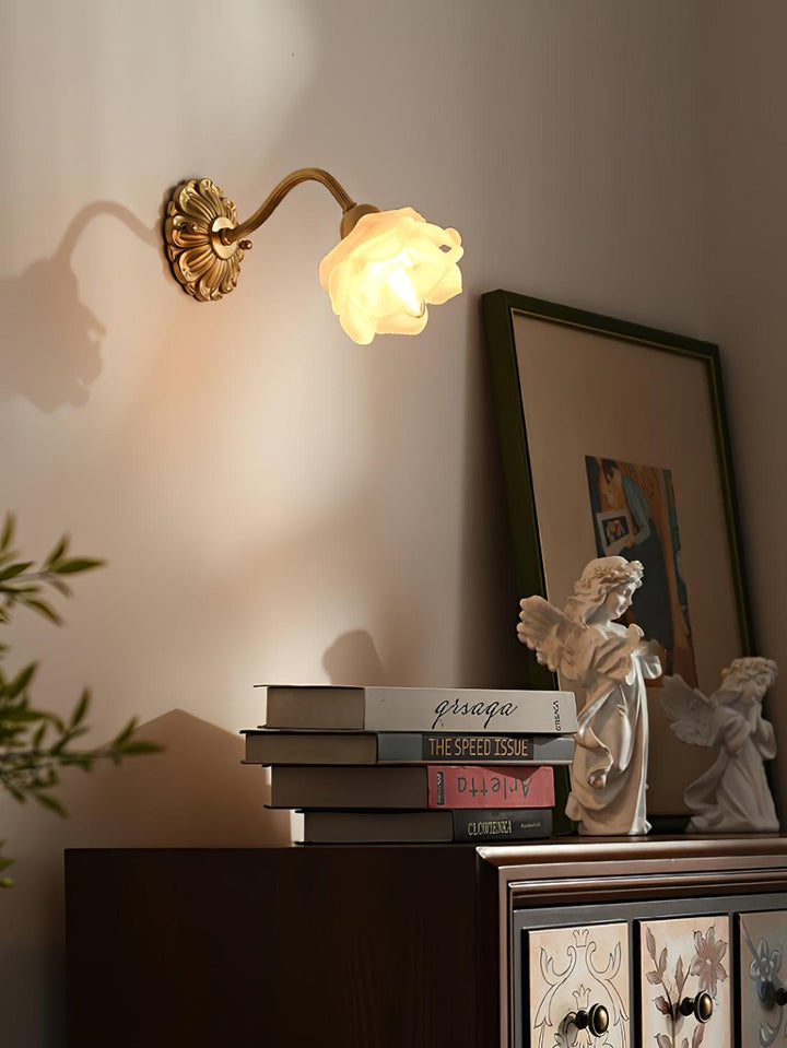 Brass Rose Vägglampa