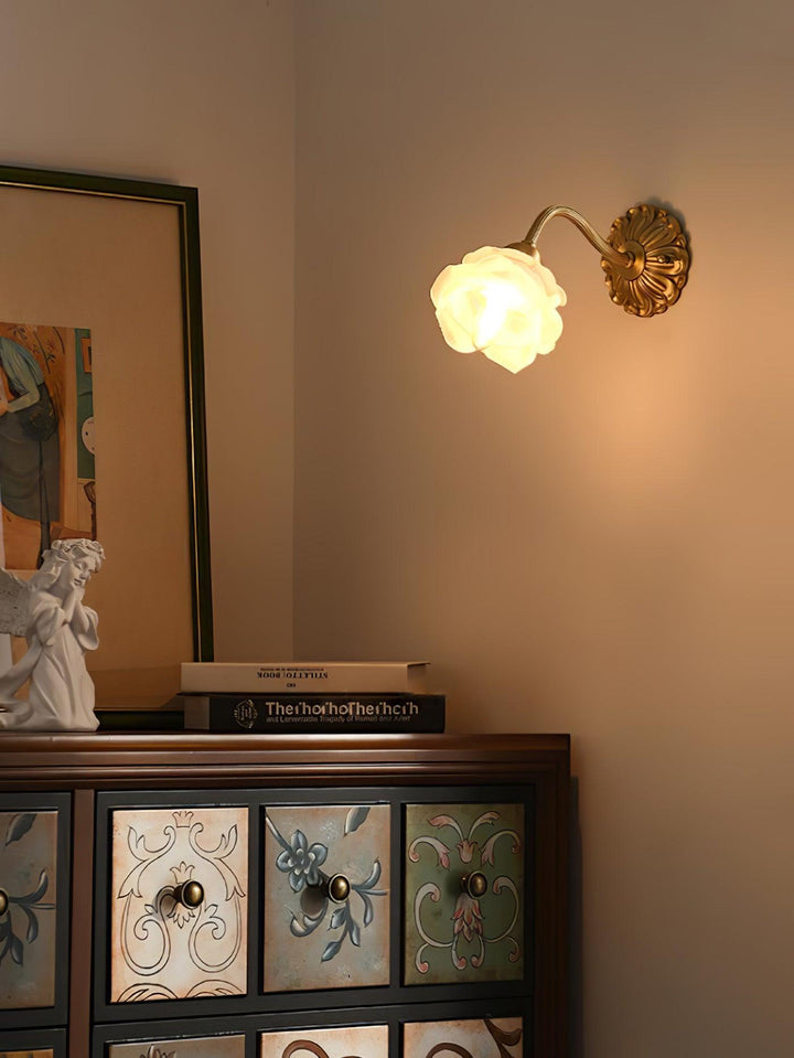 Brass Rose Vägglampa