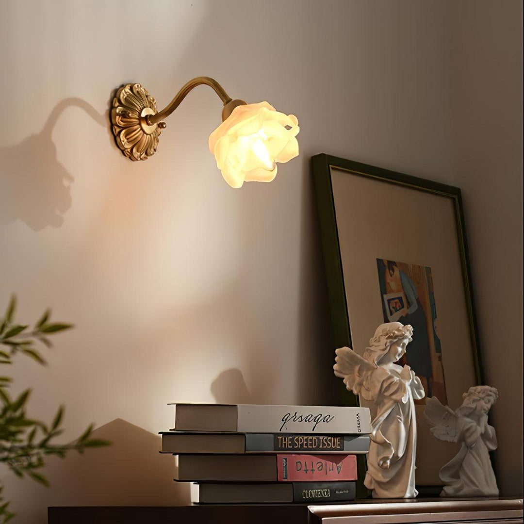 Brass Rose Vägglampa
